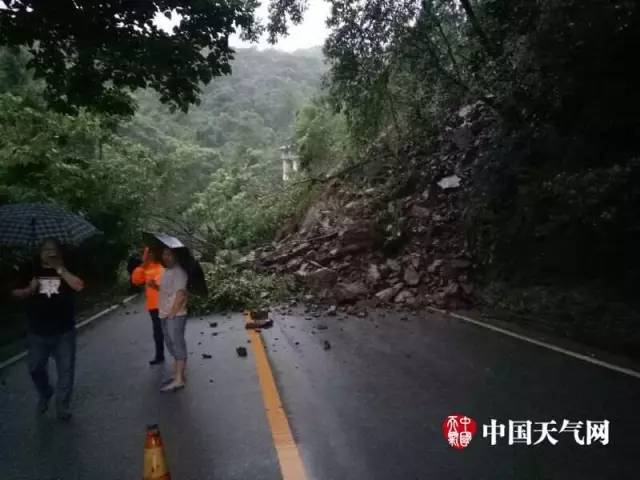 南方暴雨背后的故事，最新视频揭示暴雨现场实况