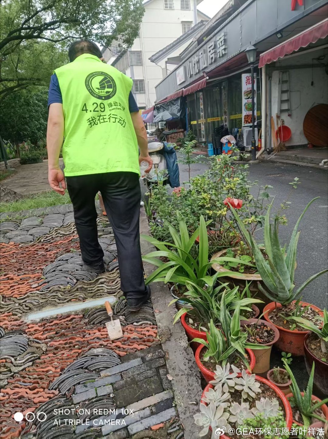 探秘小巷深处的绿色奇迹，最新植保机与隐藏特色小店揭秘